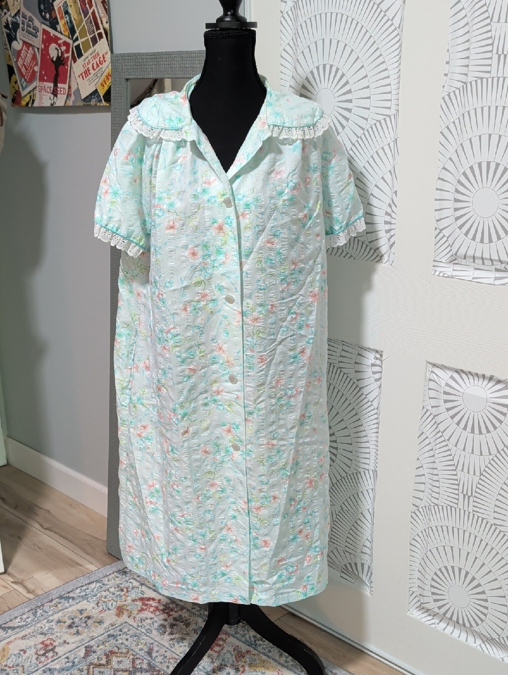 Vintage Floral Button-Front Robe with Lace Collar And Pockets